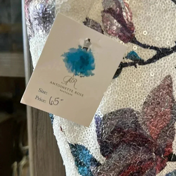 DEAR MOON SHORT SEQUENCE DRESS WITH A FLORAL PATTERN SIZE 3 & 13 - Picture 6 of 12